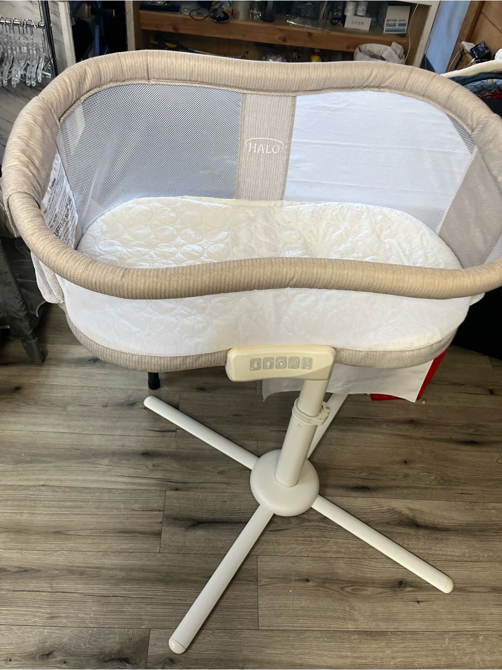 Halo Bassinest Premiere Series Bedside Swivel Sleeper
